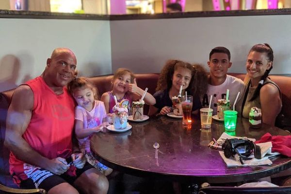 Picture of Giovanna Yannotti with her kids and Husband Kurt Angle in some restaurant.